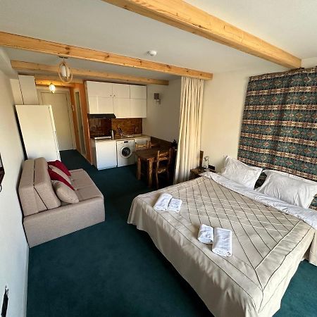 Atrium Mountain View Apartment, New 구다우리 외부 사진