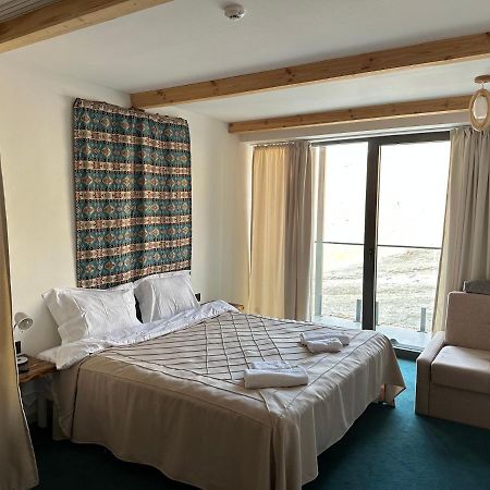 Atrium Mountain View Apartment, New 구다우리 외부 사진
