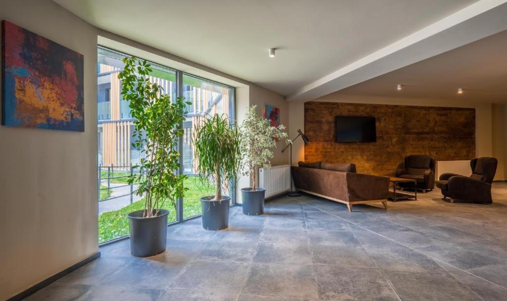 Atrium Mountain View Apartment, New 구다우리 외부 사진