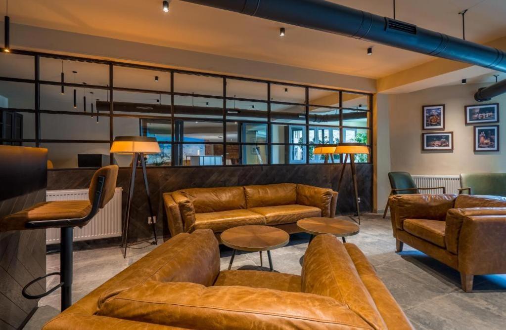 Atrium Mountain View Apartment, New 구다우리 외부 사진