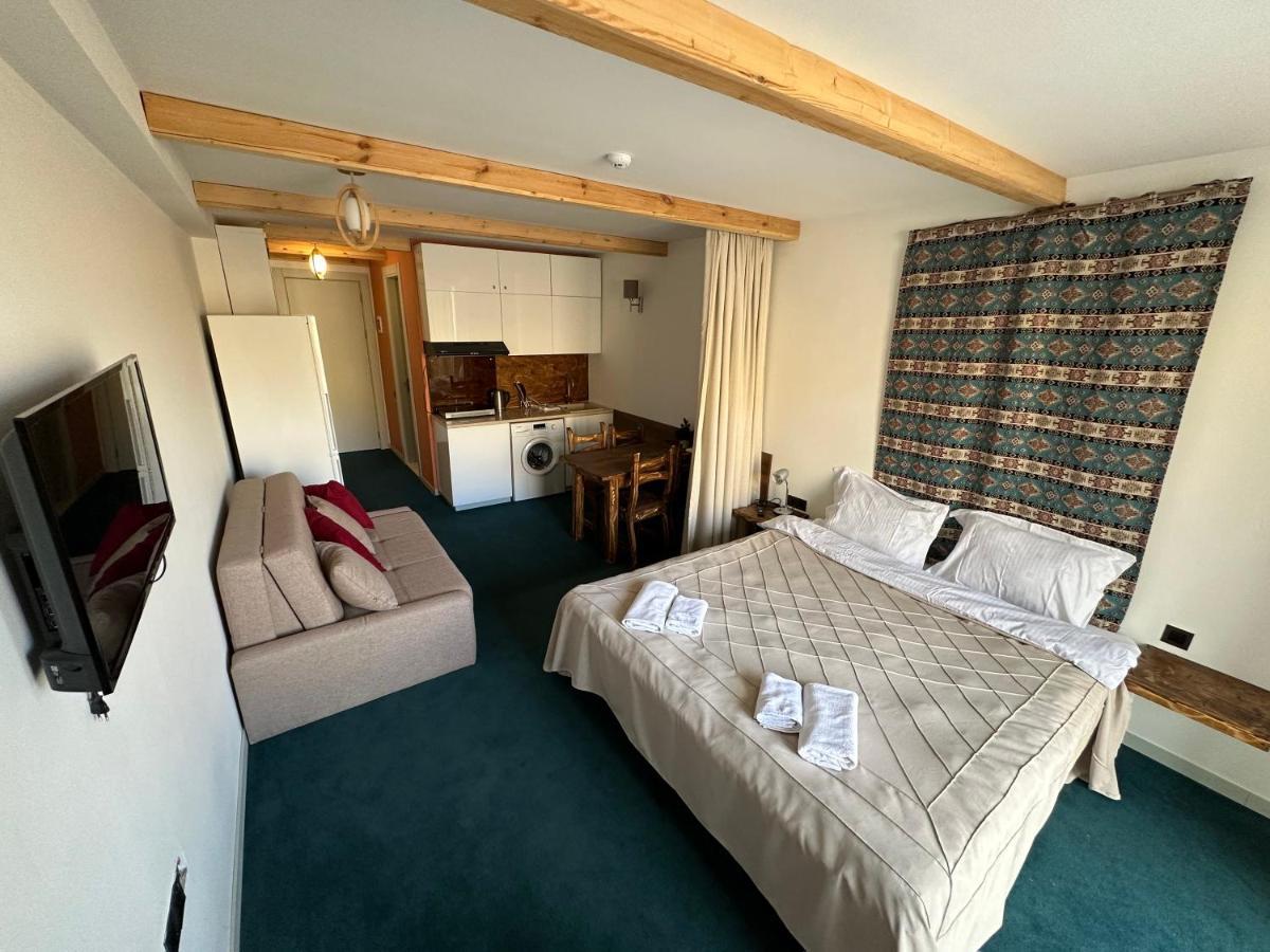 Atrium Mountain View Apartment, New 구다우리 외부 사진
